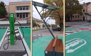 Elektromos töltőállomás parkolóval és Wi-Fi fa Zsombolyán
